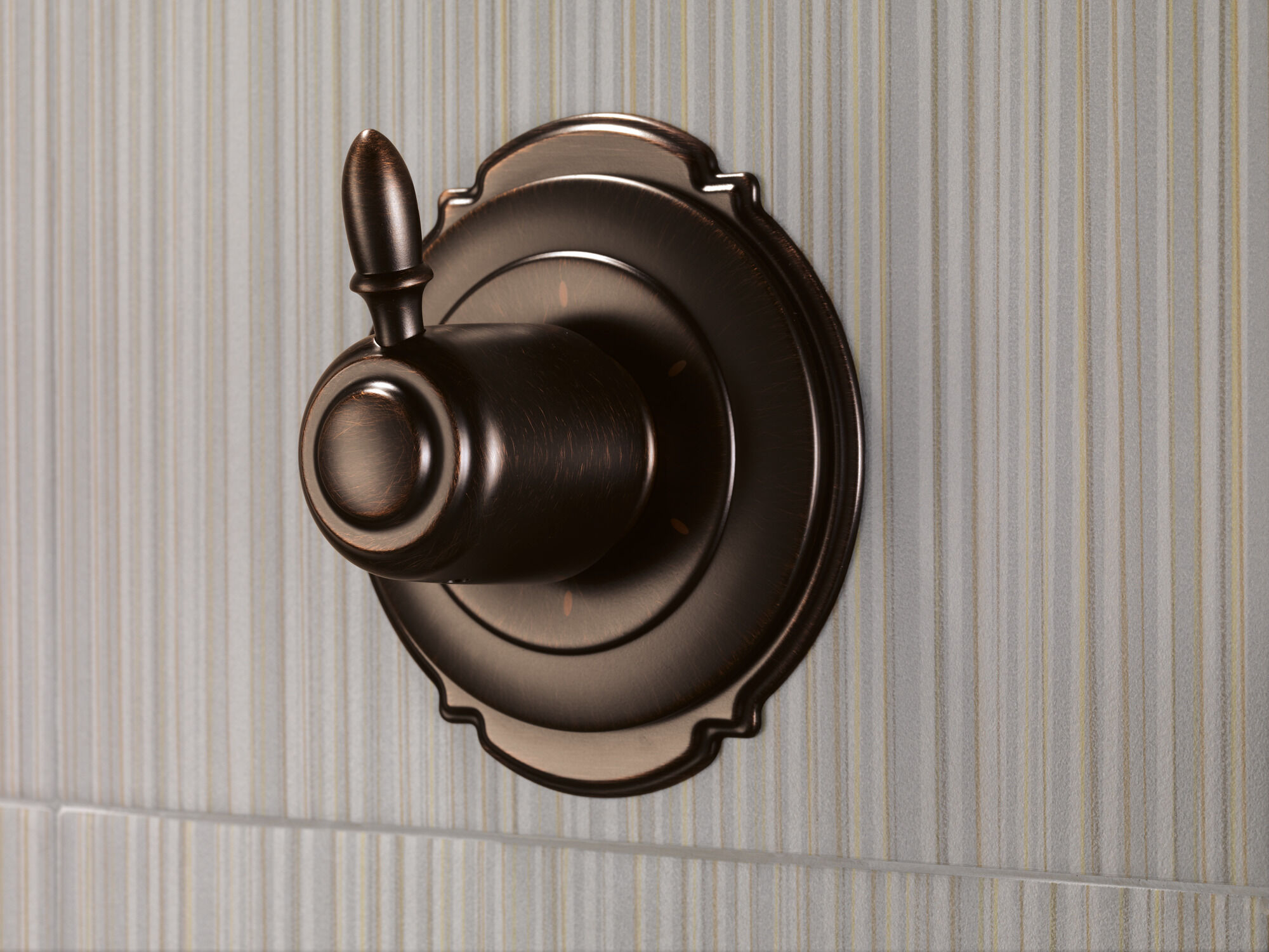 T11955-RB 3-портовая переключающая накладка с 6 позициями Delta Faucet Victorian Венецианская бронза - Вид №1