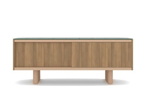 Деревянный шкаф с раздвижными дверями