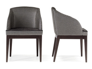 Мягкий тканевый стул с подлокотниками