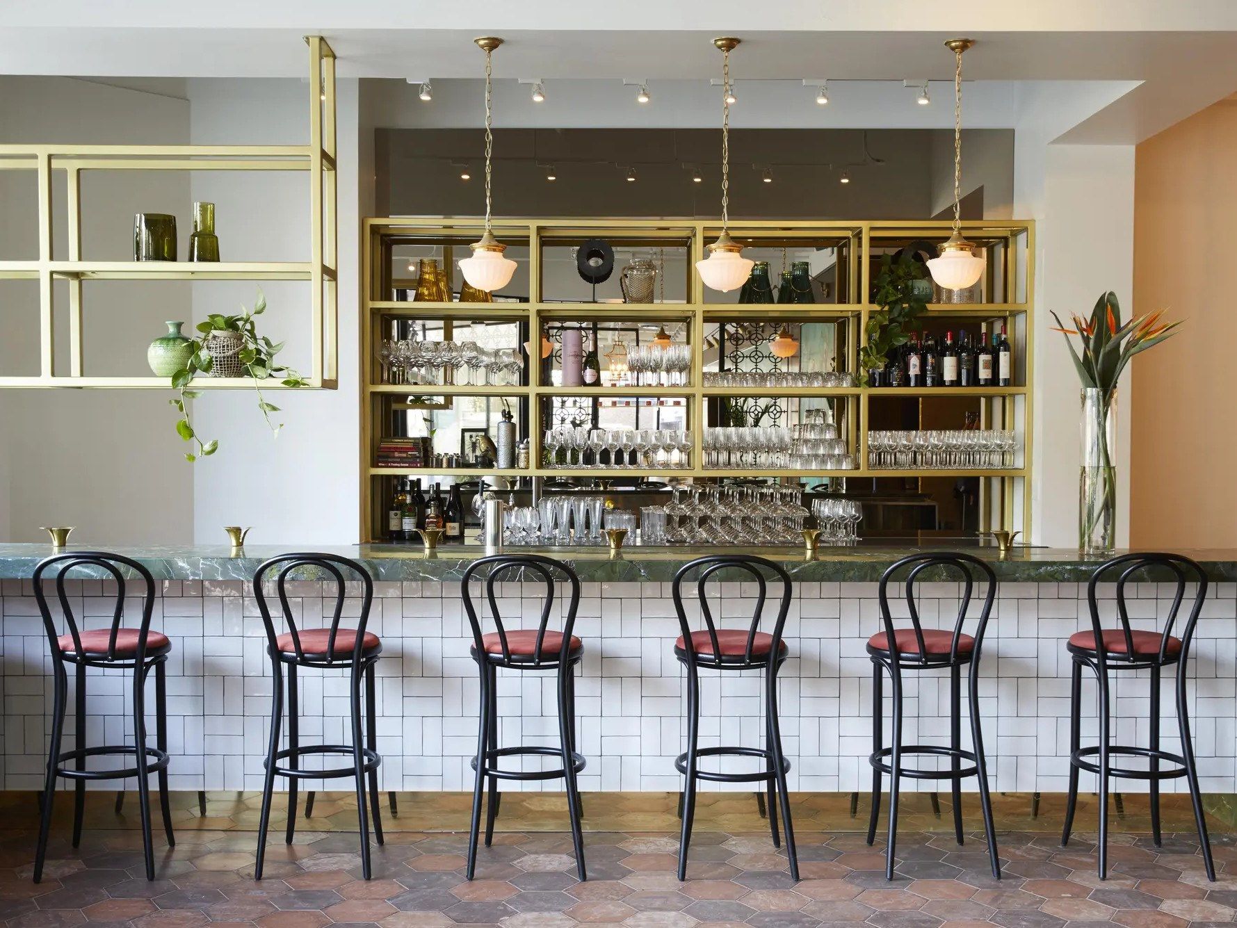 Высокий деревянный стул с мягким сиденьем TON N° 18 ARCH-00116390 - Вид №3