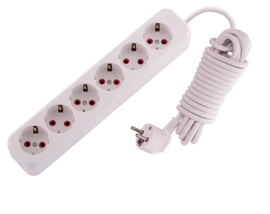 LILA Удлинитель с заземлением 6 входов, 5 метров белый LEZARD 720-0605-601