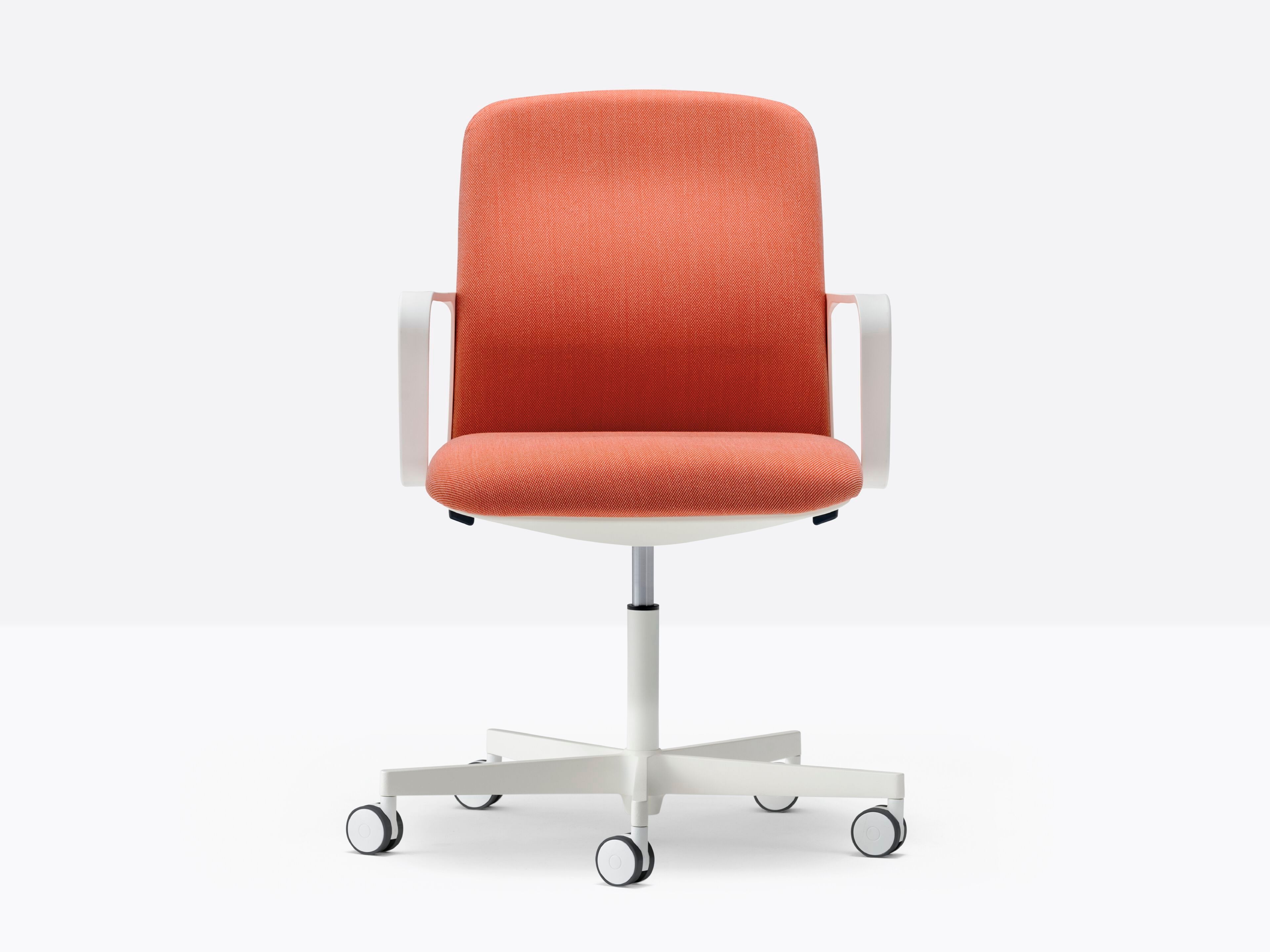 Тканевый регулируемый по высоте рабочий офисный стул с колесами Pedrali Temps ARCH-00048913 - Вид №1