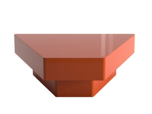 Низкий деревянный журнальный столик для гостиной