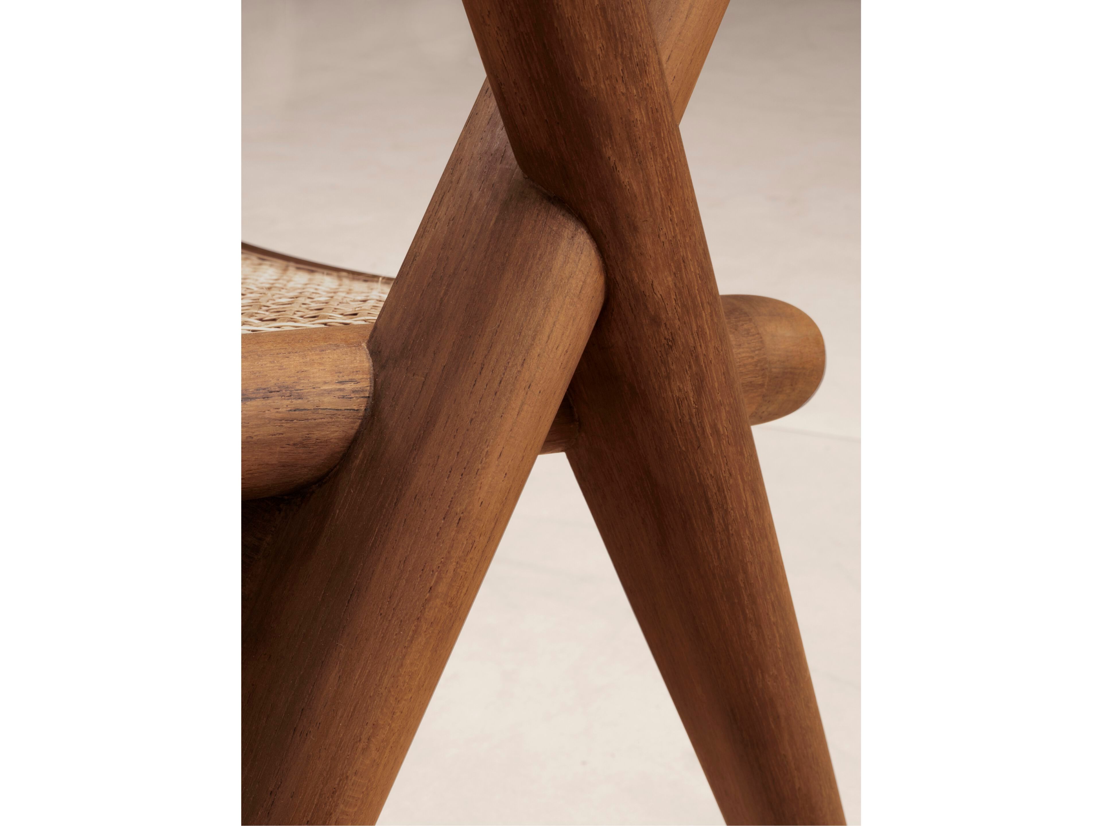 Стул из тикового дерева с подлокотниками Phantom Hands Muṅgāru ARCH-00003923 - Вид №4