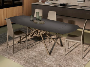 Стул из искусственной кожи без подлокотников