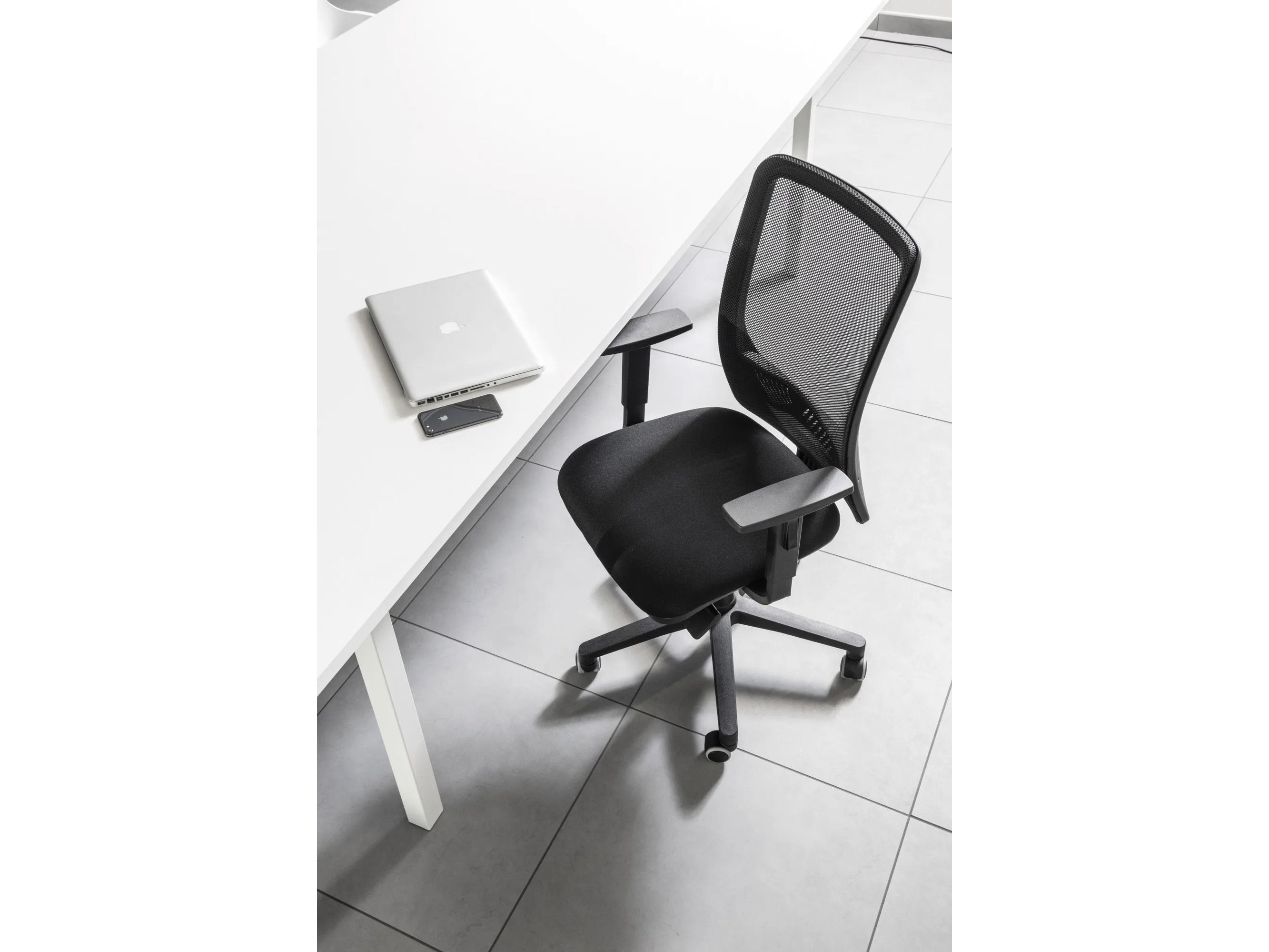 Сетчатое регулируемое по высоте офисное кресло с подлокотниками AP Factor Cody ARCH-00062934 - Вид №9