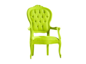 Пенопластовое кресло с подлокотниками