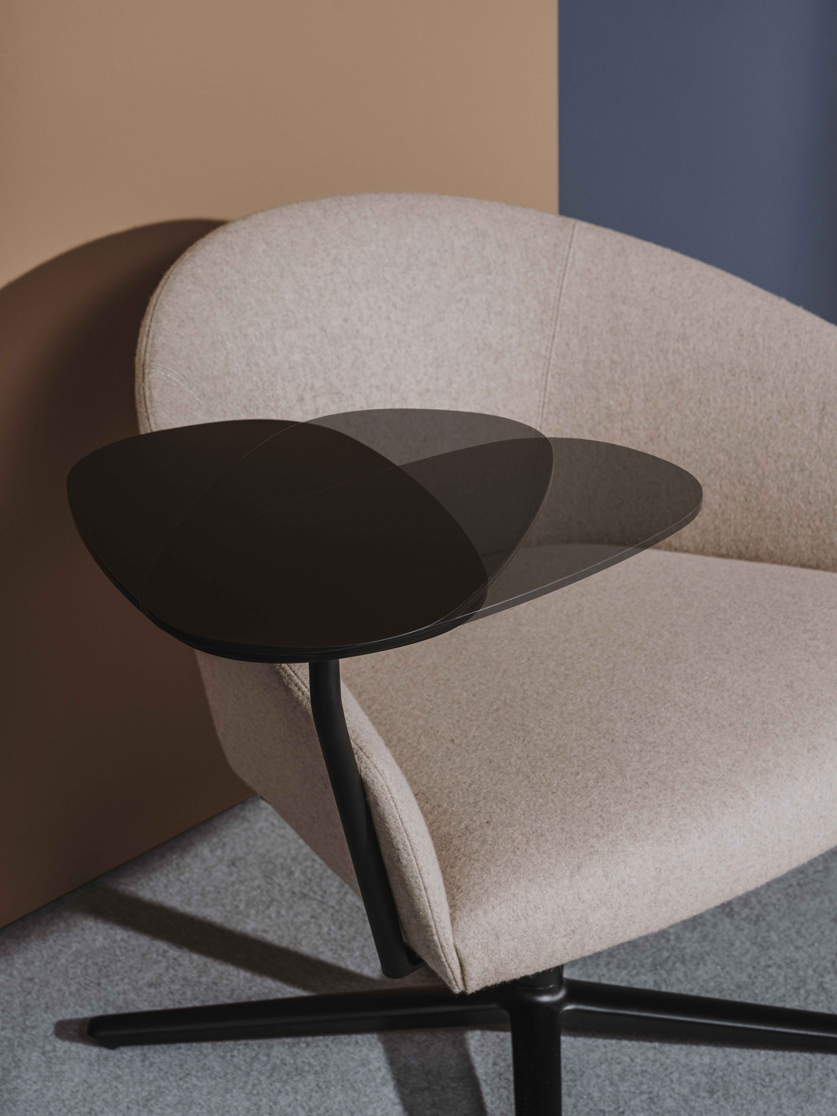 Спицевое вращающееся кресло с подлокотниками Andreu World бренди ARCH-00057294 - Вид №3