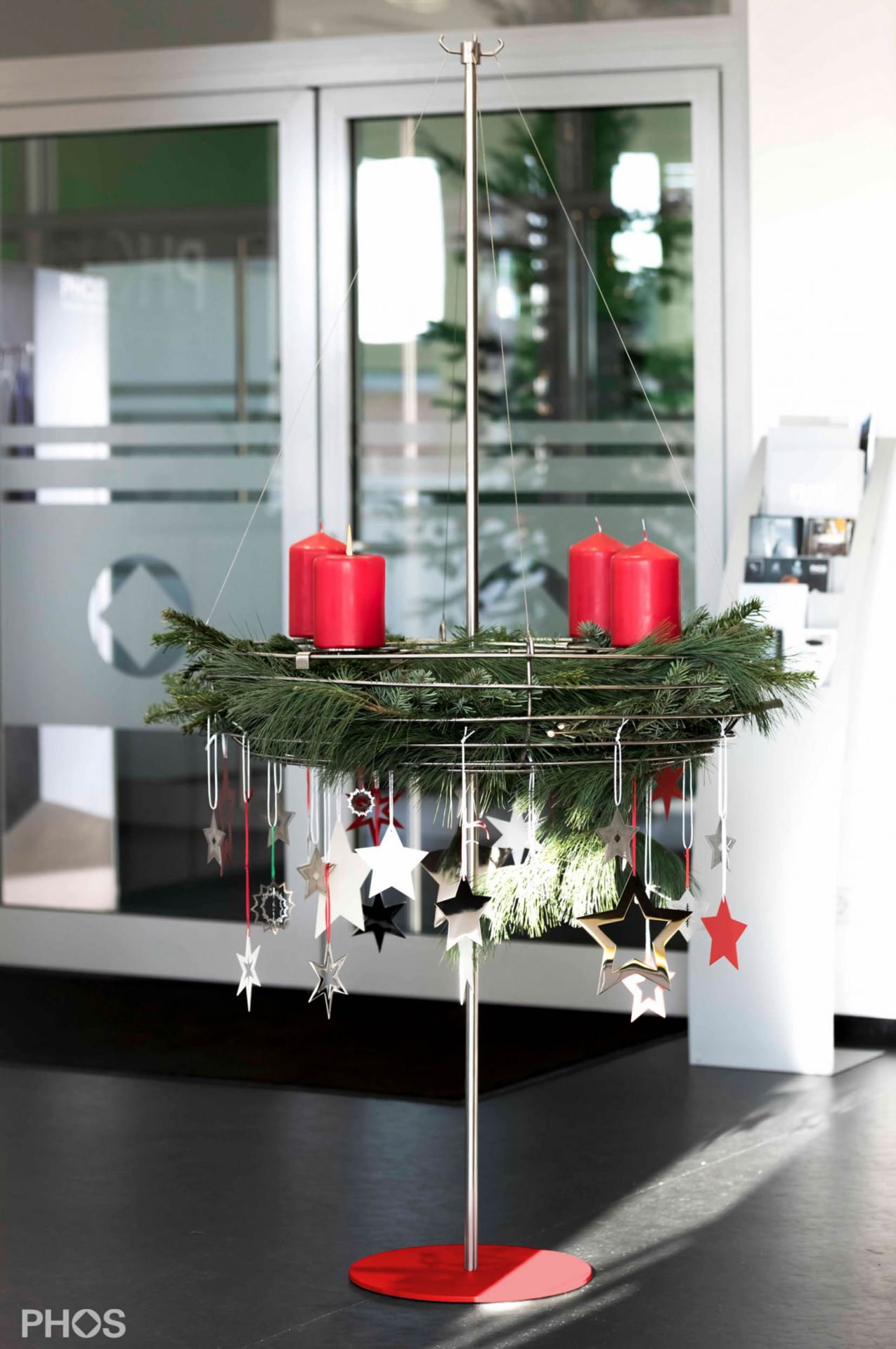 AKS1-BPR Подставка для венков Адвента с корзиной, основание: красное. PHOS  - Вид №2