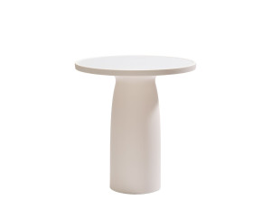 Обеденный стол из полиэтилена со стеклянной столешницей