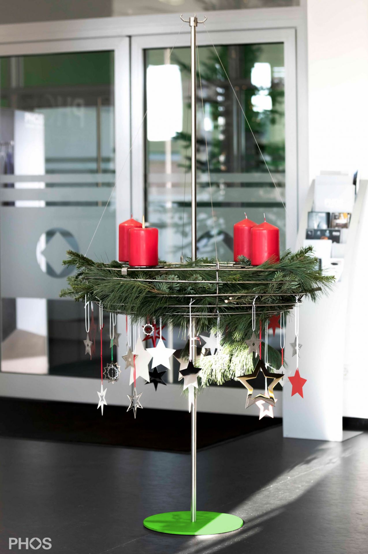 AKS1-BPGr Подставка для венка Адвента с корзиной, основание: зеленое. PHOS  - Вид №2