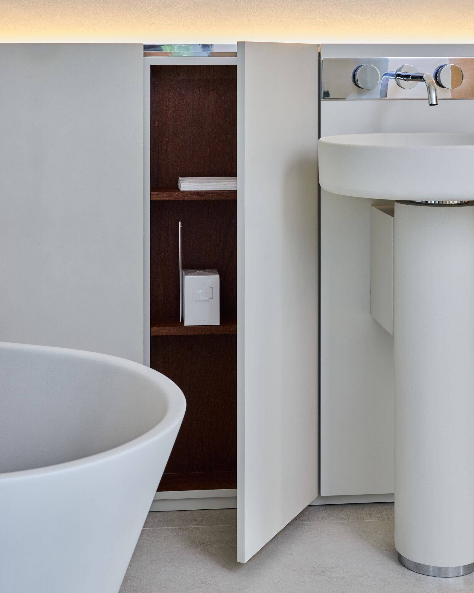 Круглая отдельно стоящая раковина из смолы Vallvé NILO ARCH-00018830 - Вид №9