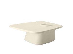 Низкий садовый стол из полиэтилена