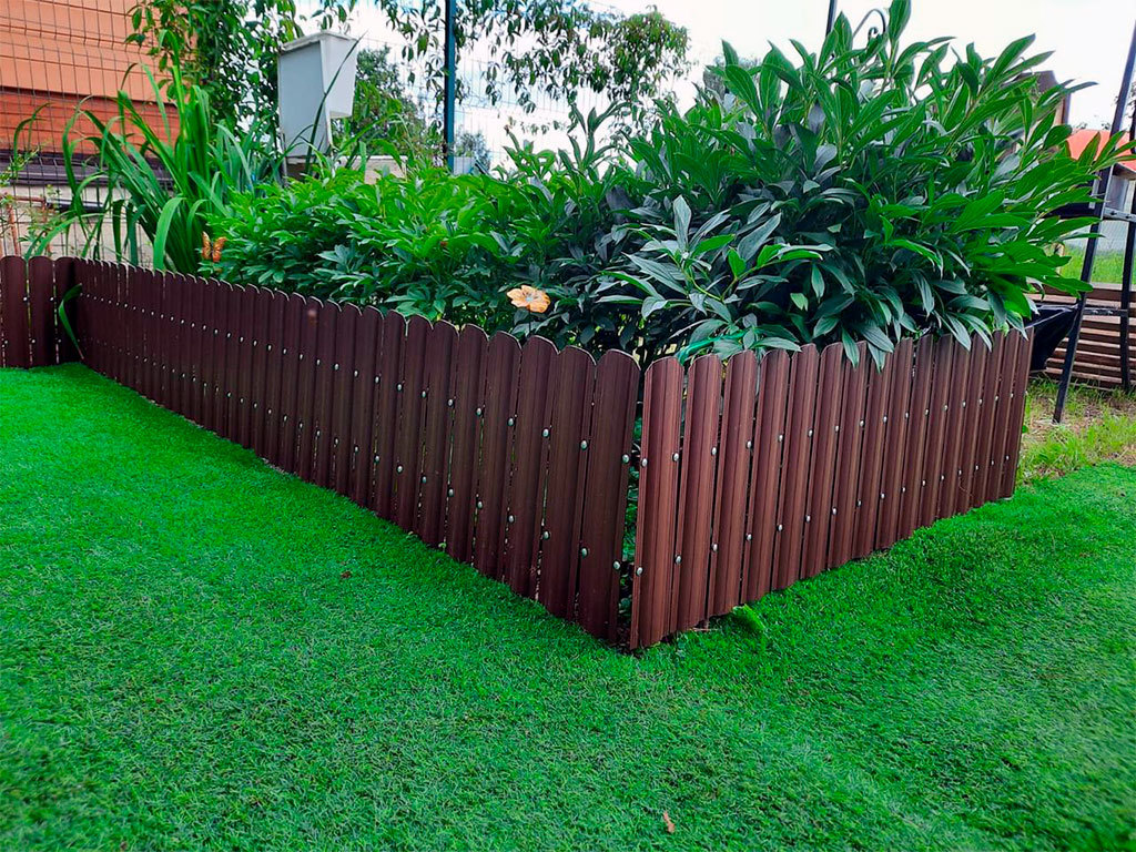 Штакетник пластиковый коричневый RAL 8017 ГеоПластБорд GPBST-163 - Вид №2