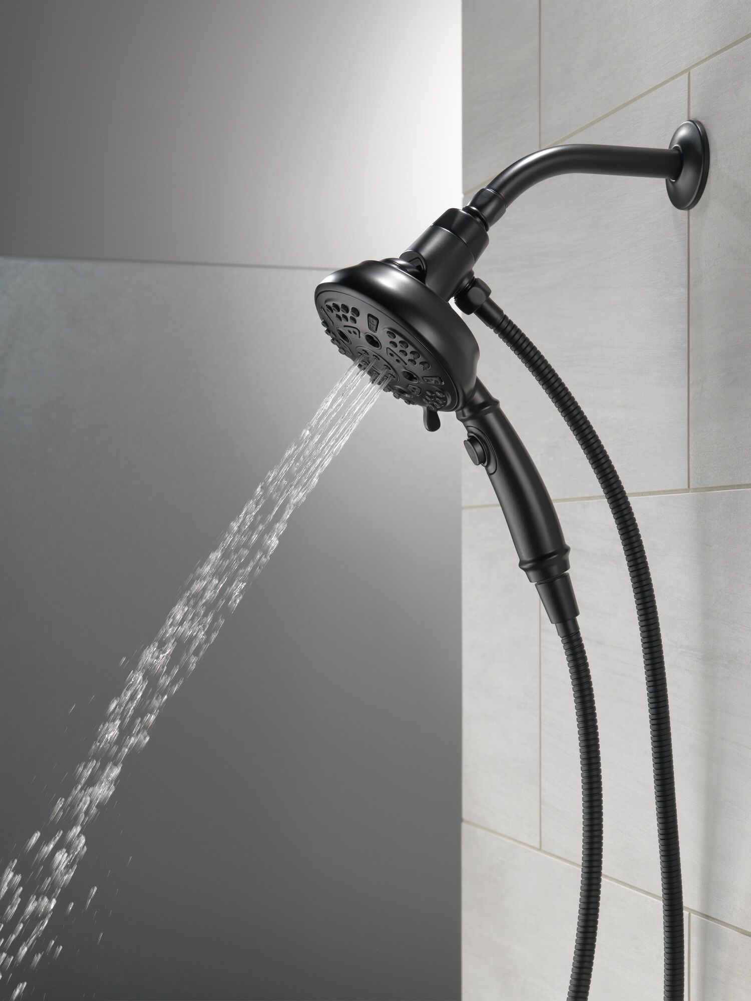 54710-BL-PK Ручной душ SureDock ™ с 7 настройками Delta Faucet Universal Showering Матовый черный  - Вид №10