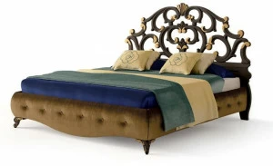 Carpanese Home Двуспальная кровать из дерева и бархата Heritage 6170