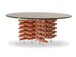 Круглый стол с витражным верхом и лакированной основой