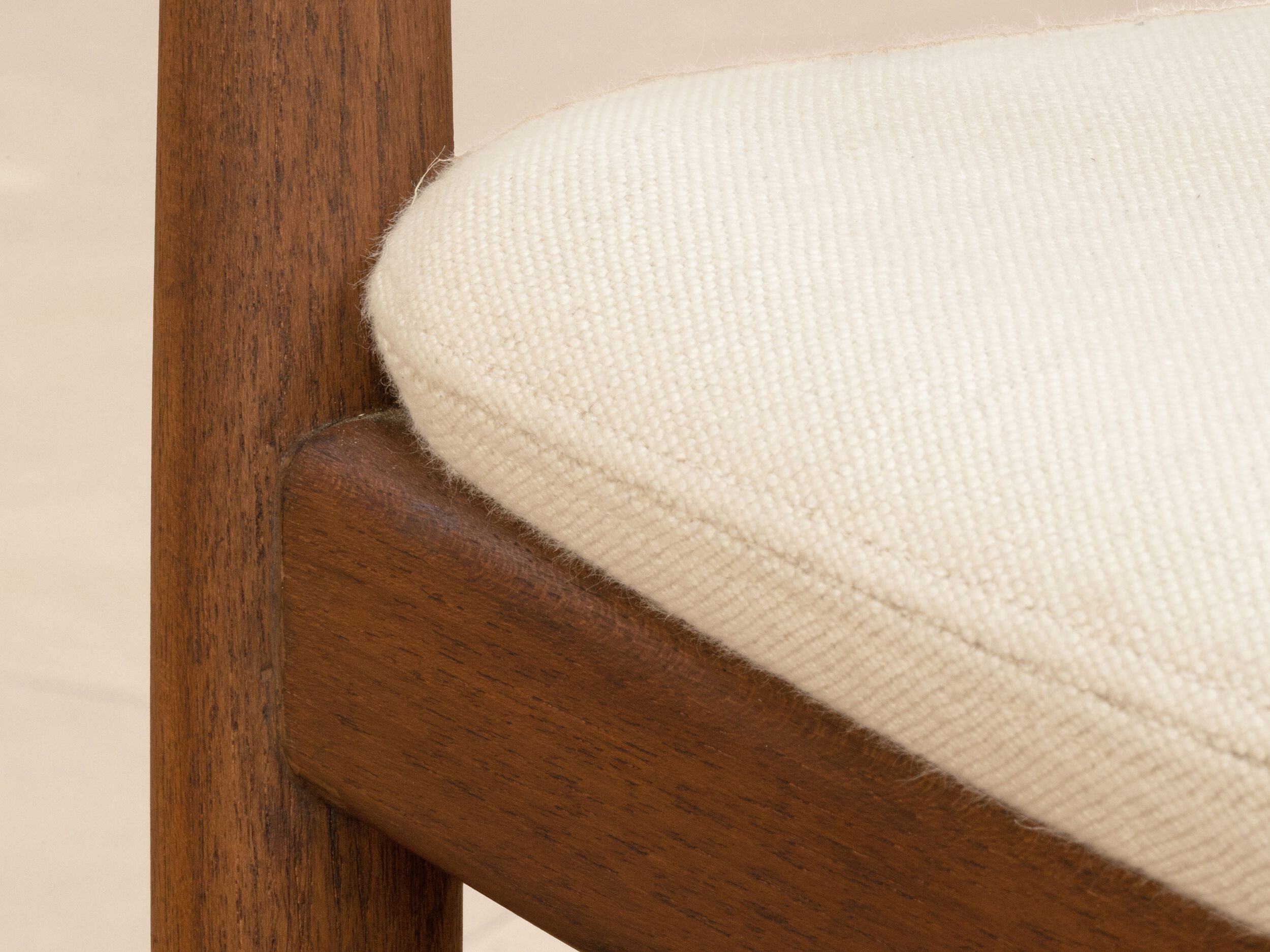 Мягкий стул из тикового дерева с подлокотниками Phantom Hands Tangāli ARCH-00109147 - Вид №5