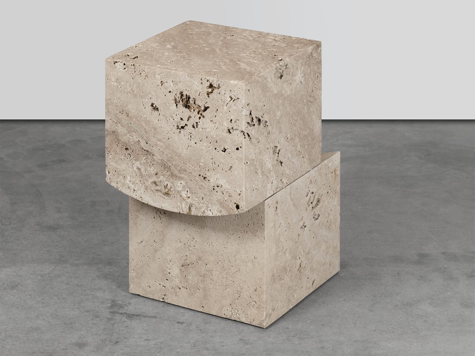 Журнальный столик из травертина Movimento Gallery Estudio Persona ARCH-00019887