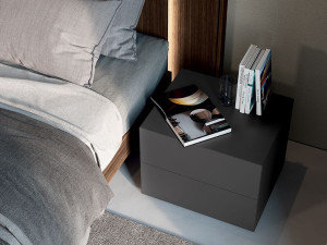 Деревянная прямоугольная тумбочка с ящиками