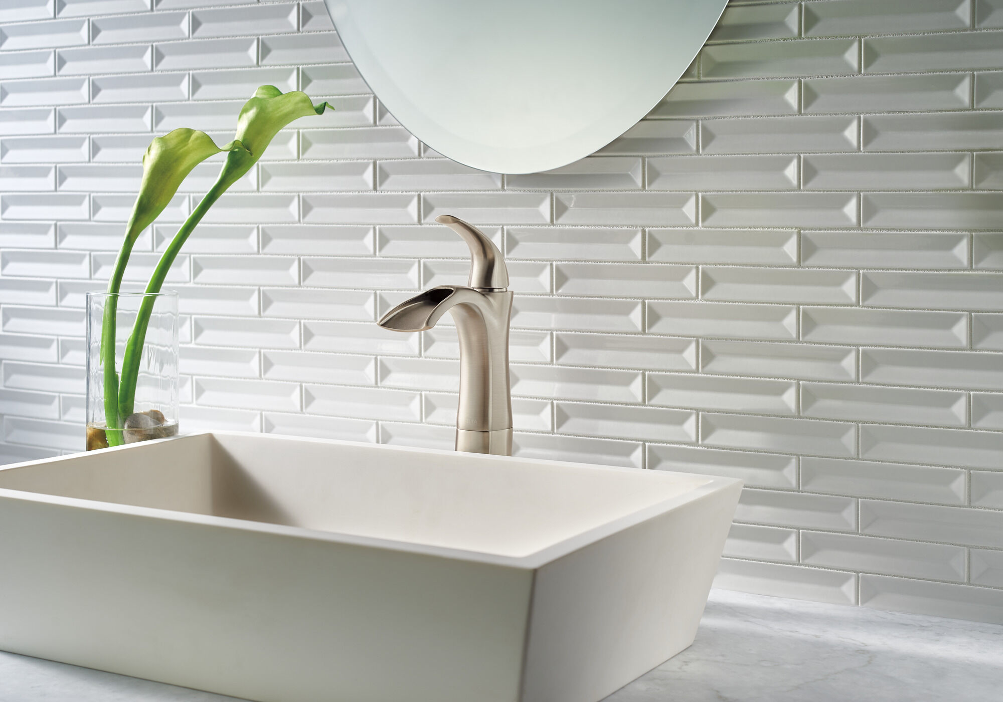 Смеситель для ванной комнаты с одной ручкой и стояком Delta Faucet 17708LF-SS-ECO - Вид №1