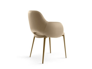 Мягкий стул с подлокотниками