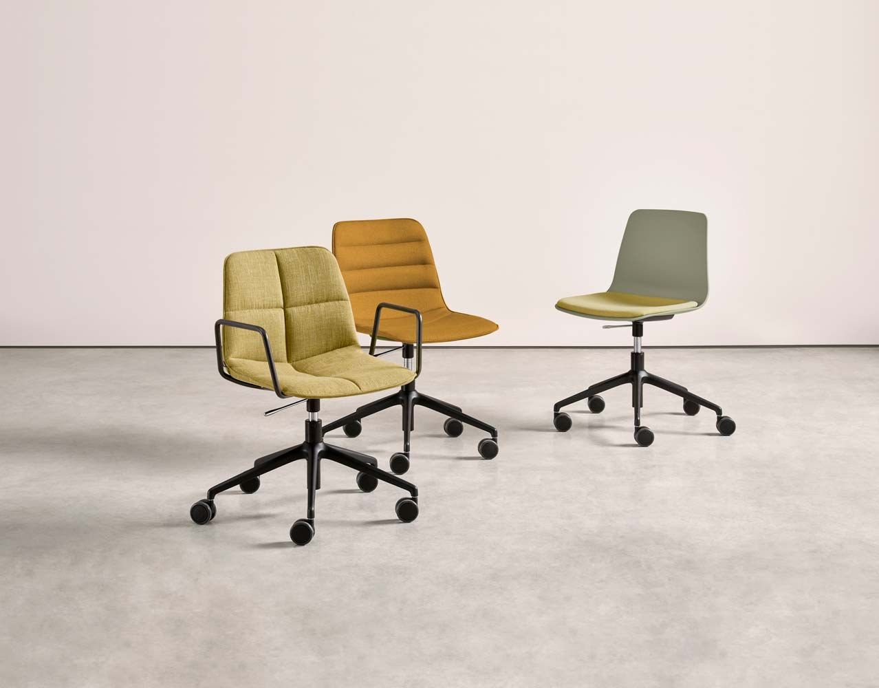 Офисное кресло с регулируемой высотой из полипропилена с 5 спицами INCLASS Varya ARCH-00136159