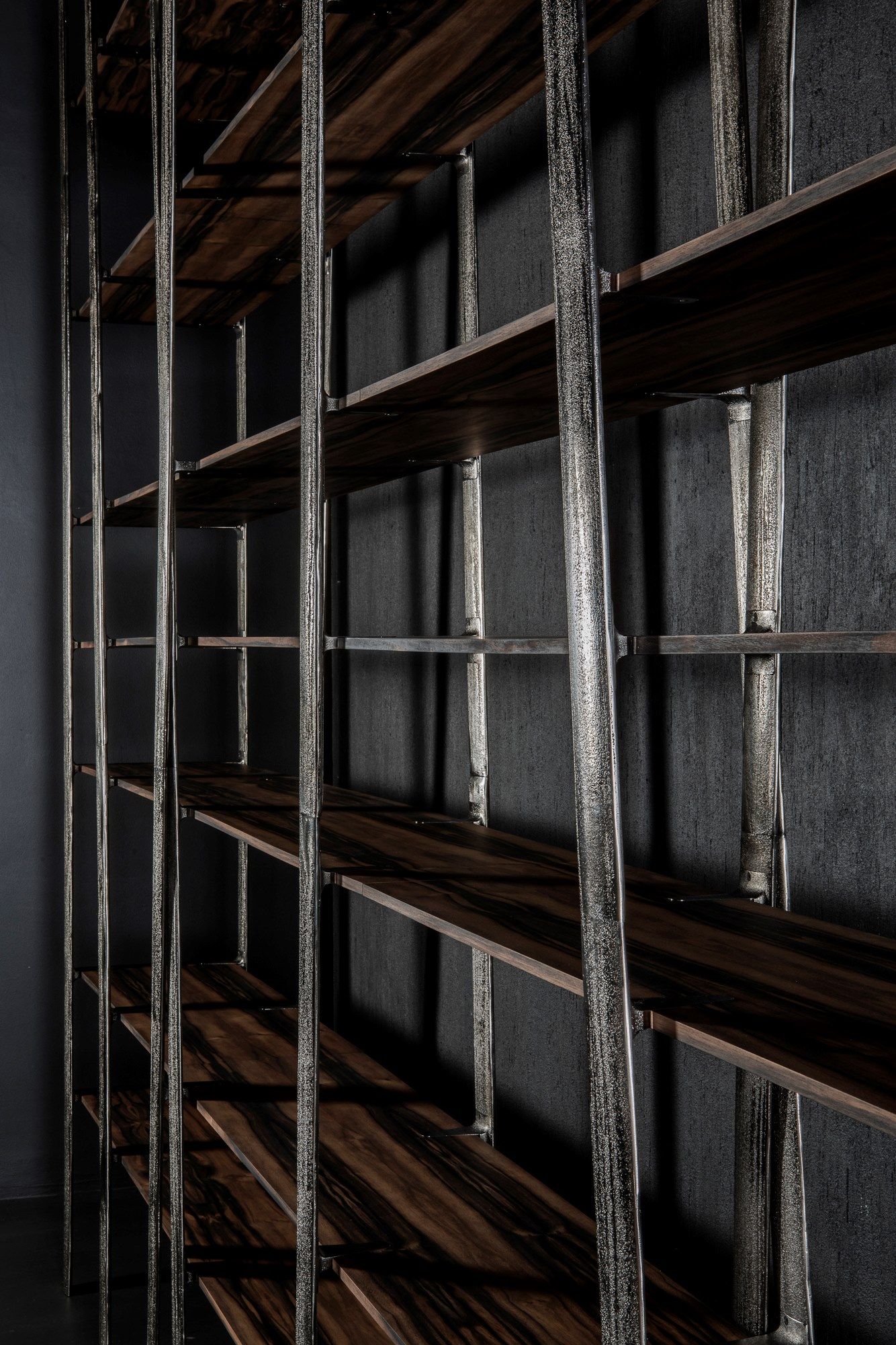 Оловянный книжный шкаф с деревянными полками Henge WEB ARCH-00083182 - Вид №9