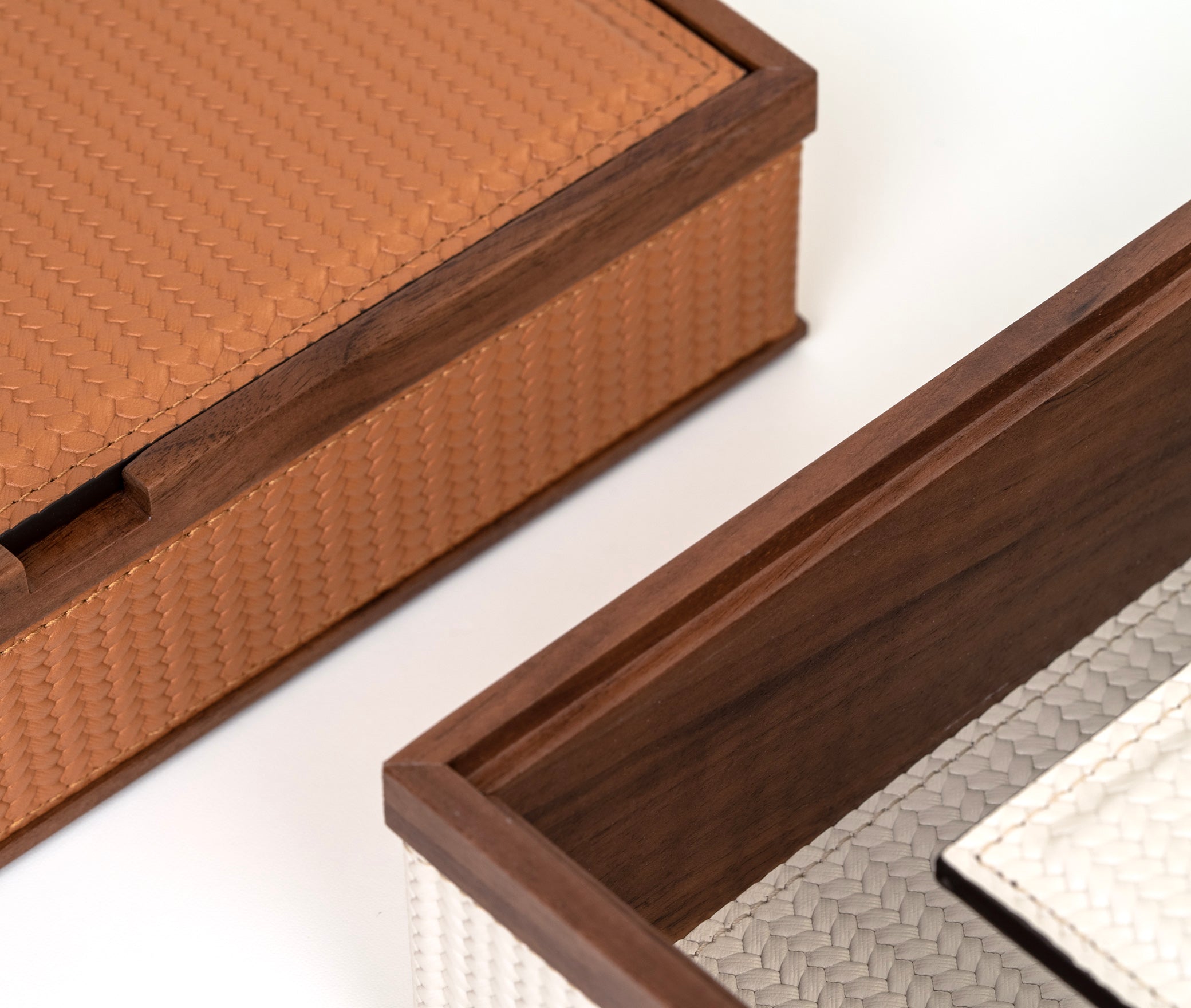 Прямоугольная шкатулка Astrea - 33X24XH7 см / зернистая кожа_coffee Pinetti 00.1434.029.015 - Вид №5