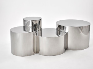 Низкий металлический журнальный столик