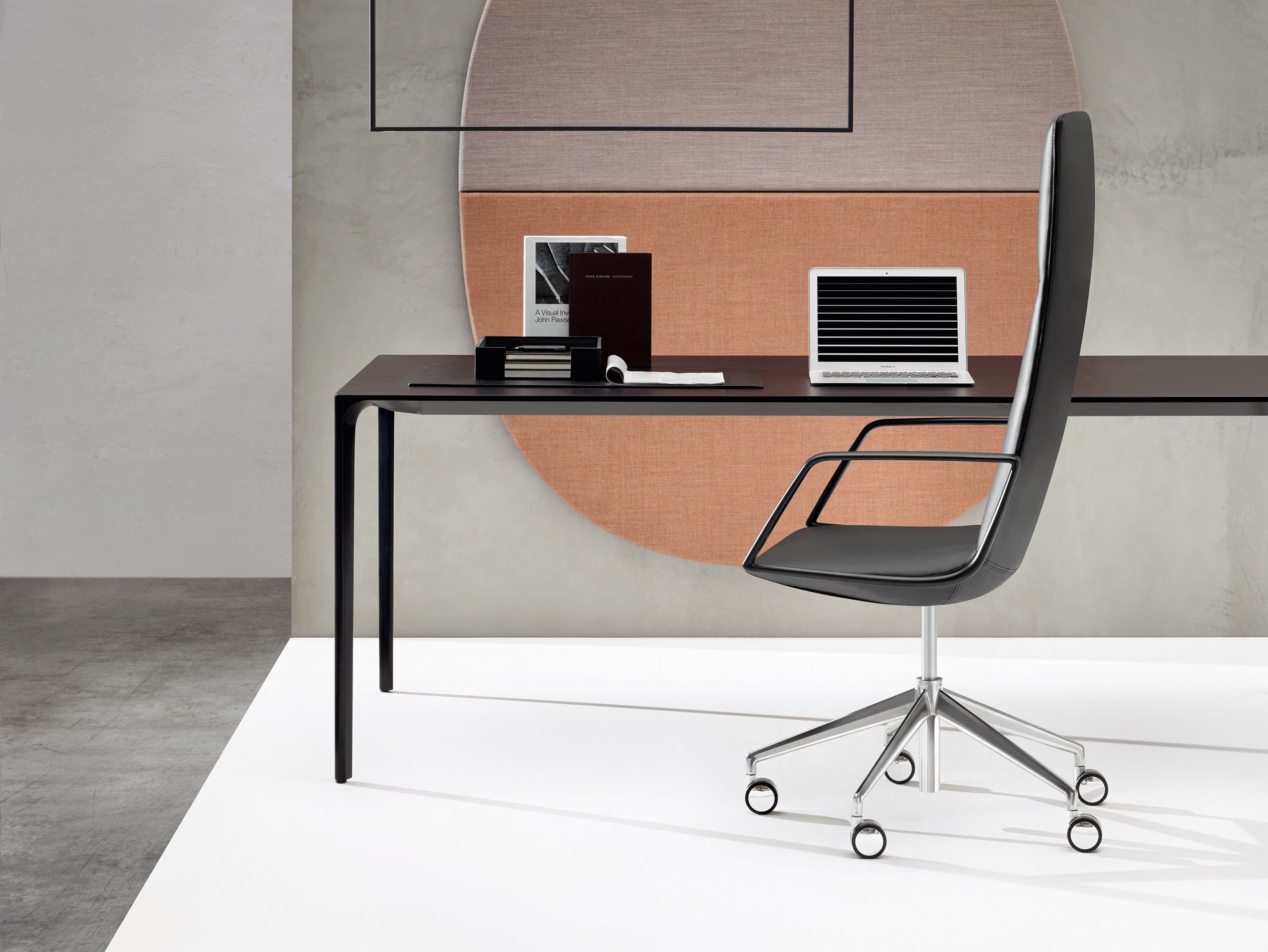 Офисное кресло руководителя с колесами с подлокотниками Arper Catifa Sensit ARCH-00139650