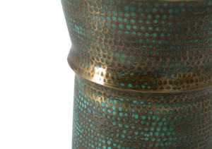 Высокий круглый железный журнальный столик