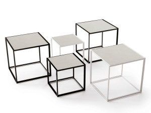 Квадратный стол из керамогранита