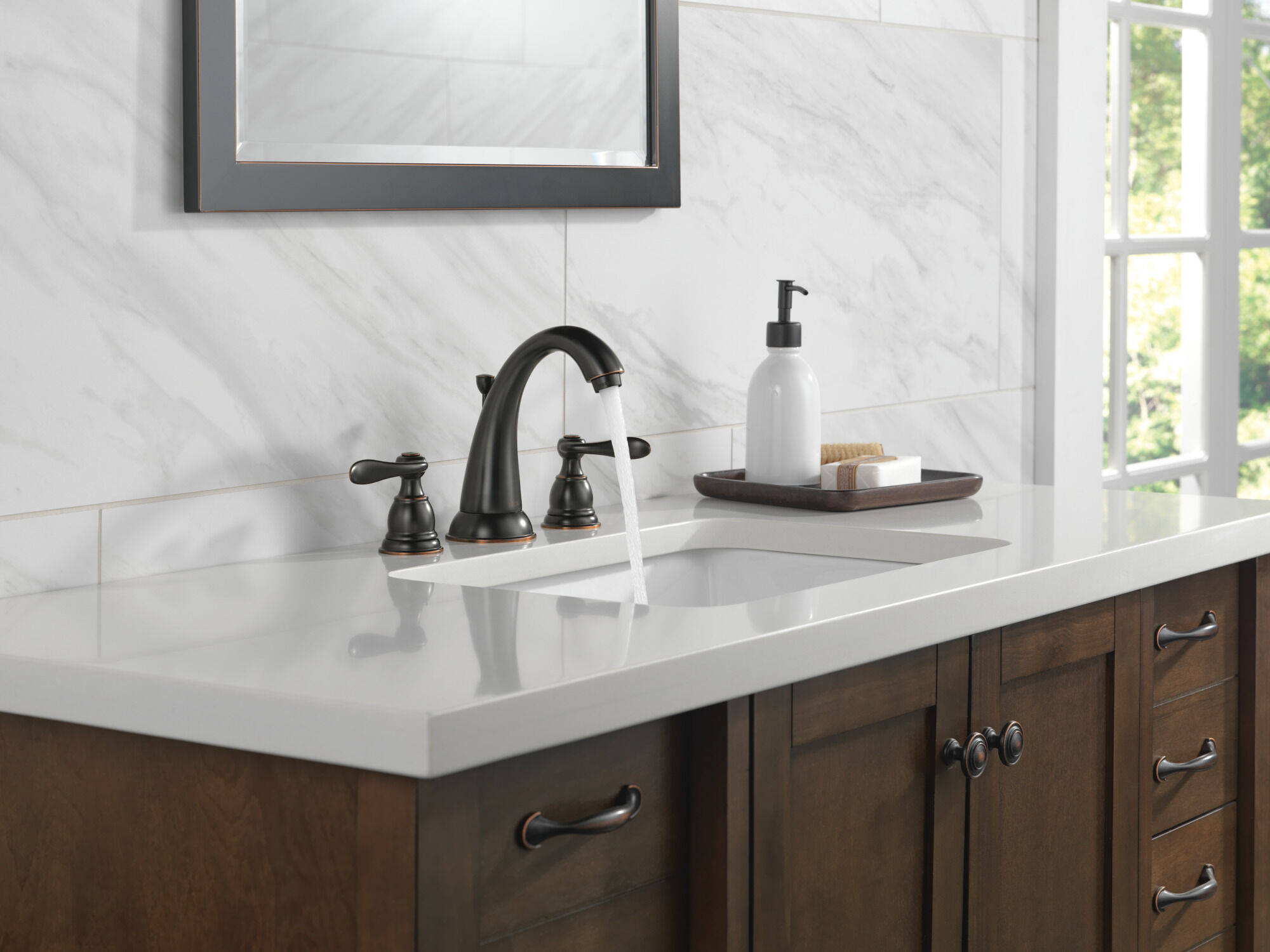 B3596LF-OB Смеситель для ванной комнаты с двумя ручками Delta Faucet Windemere Масляная натертая бронза  - Вид №4