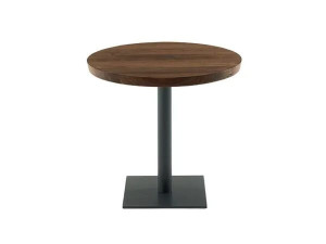 Круглый журнальный столик из массива дерева с железной основой