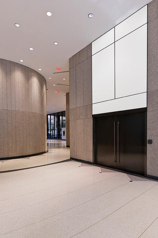 FSRT669 Система облицовки стен Levele с плавающими панелями и индивидуальными панелями из нержавеющей стали с льняной отделкой в ​​центре заботы и открытий, университет медицины Чикаго, Чикаго, Иллинойс Forms-surfaces  - Вид №21