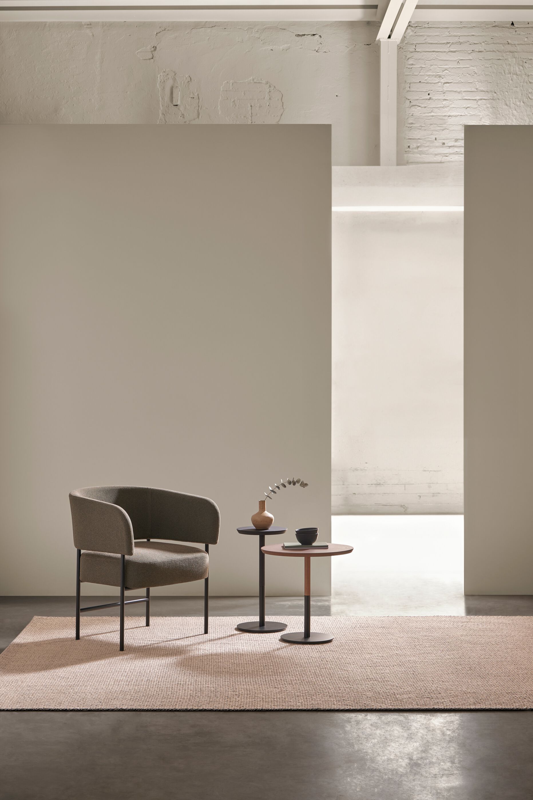 Высокий круглый журнальный столик из ясеня Blasco&Vila Row ARCH-00053708 - Вид №1