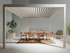 Биоклиматическая пергола из алюминия с поворотными пластинами