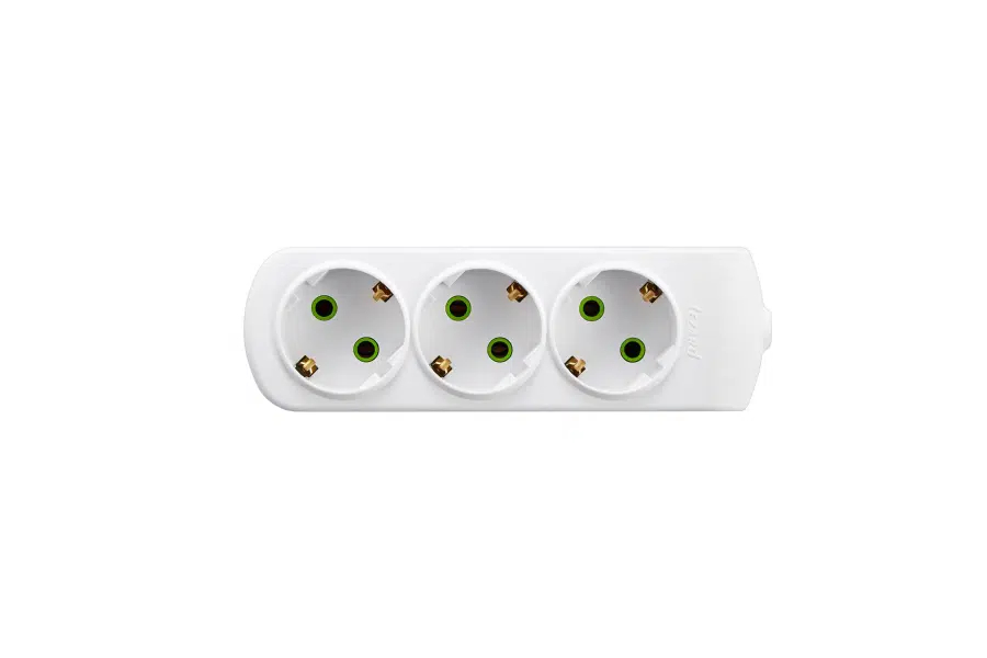 LETITIA Удлинитель с заземлением 3 входа белый LEZARD 721-0300-301