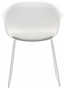 Andreu World Стул с салазками и подлокотниками со встроенной подушкой Next So0495