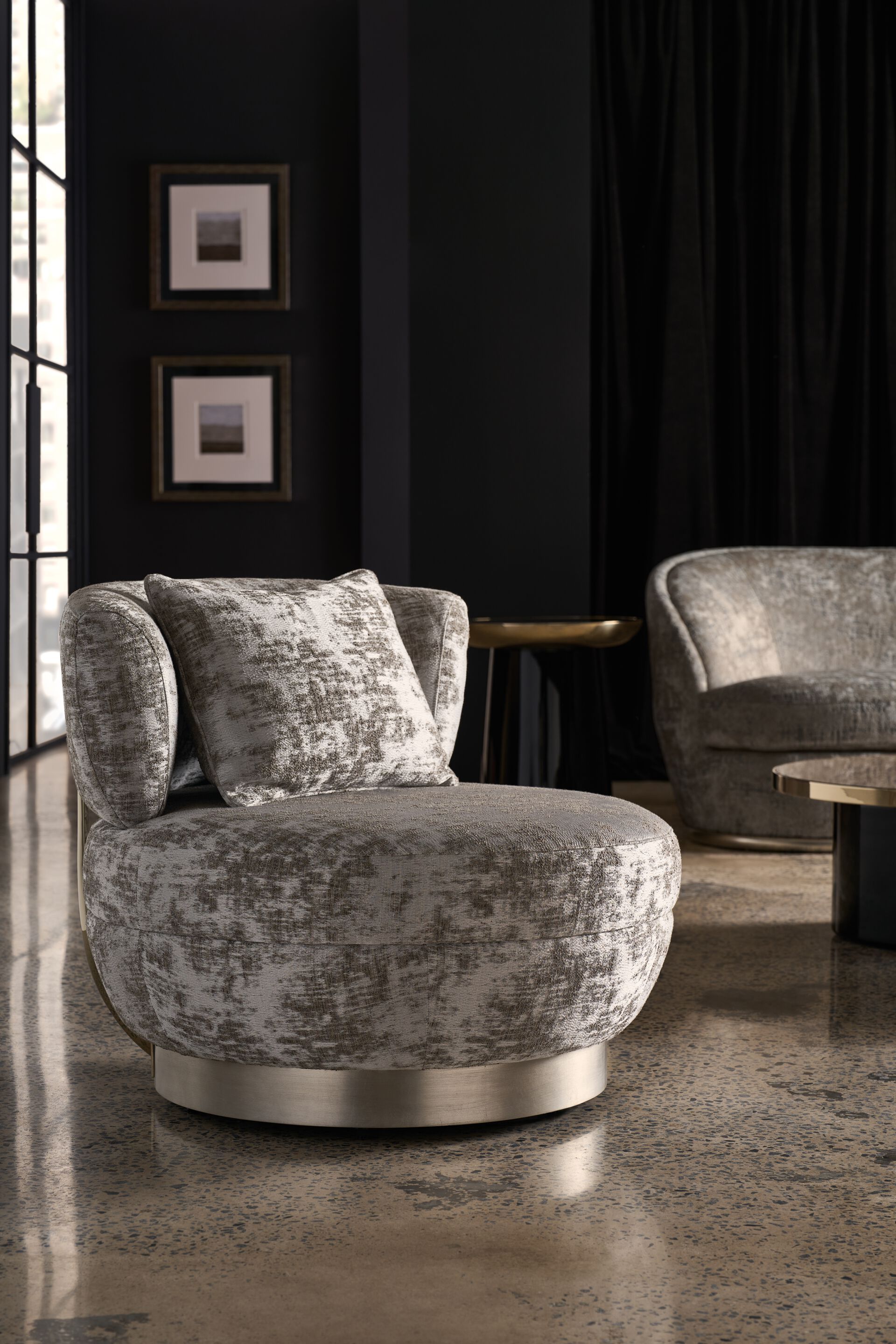 Вращающееся кресло из синели Caracole CELESTE ARCH-00151348