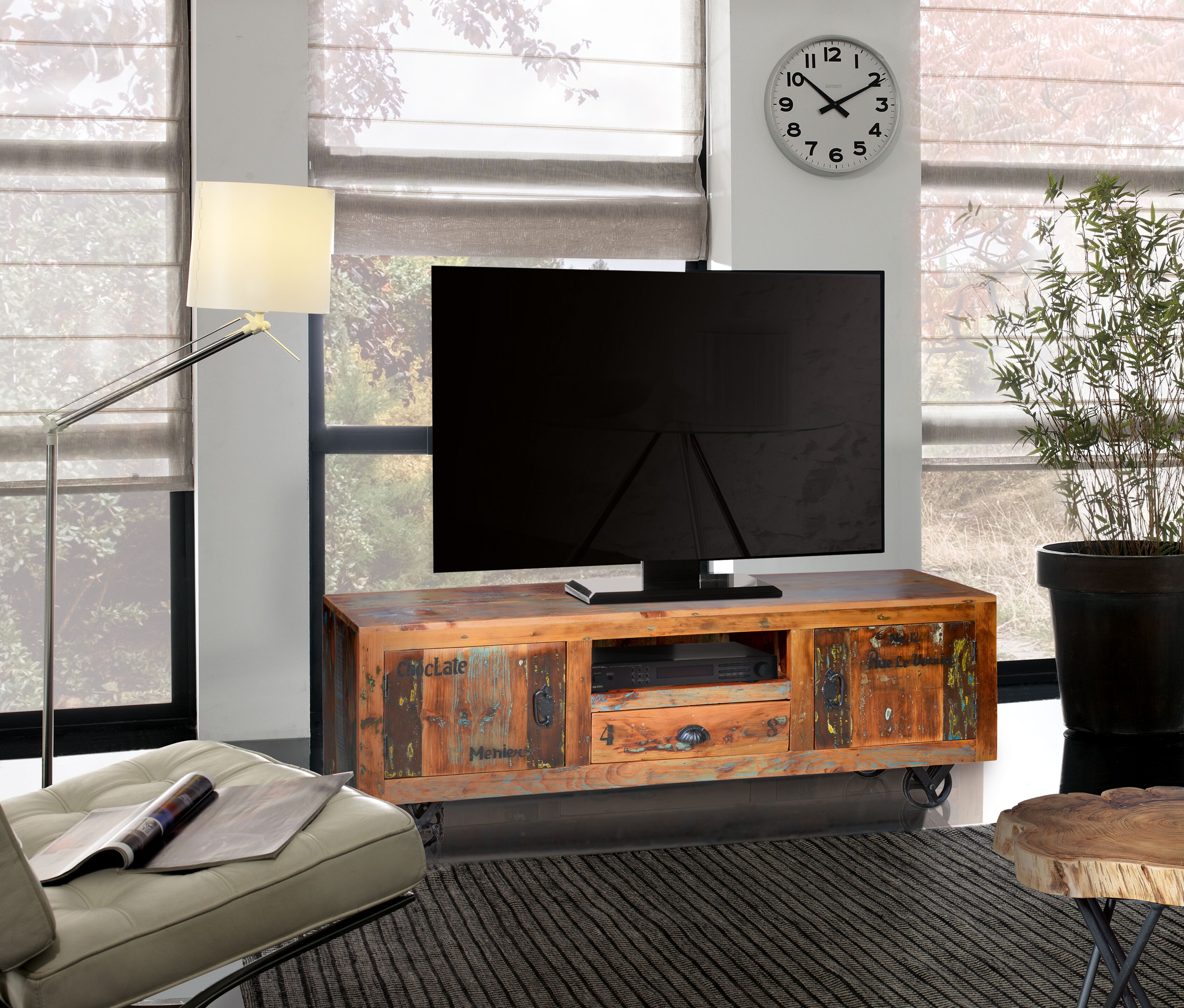 Деревянный низкий ТВ шкаф с колесами Giner y Colomer Verrier ARCH-00029732 - Вид №2