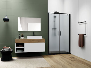 Нишевая душевая кабина с поворотной дверью