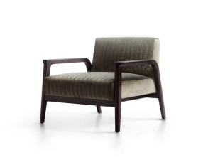 Кресло с подлокотниками