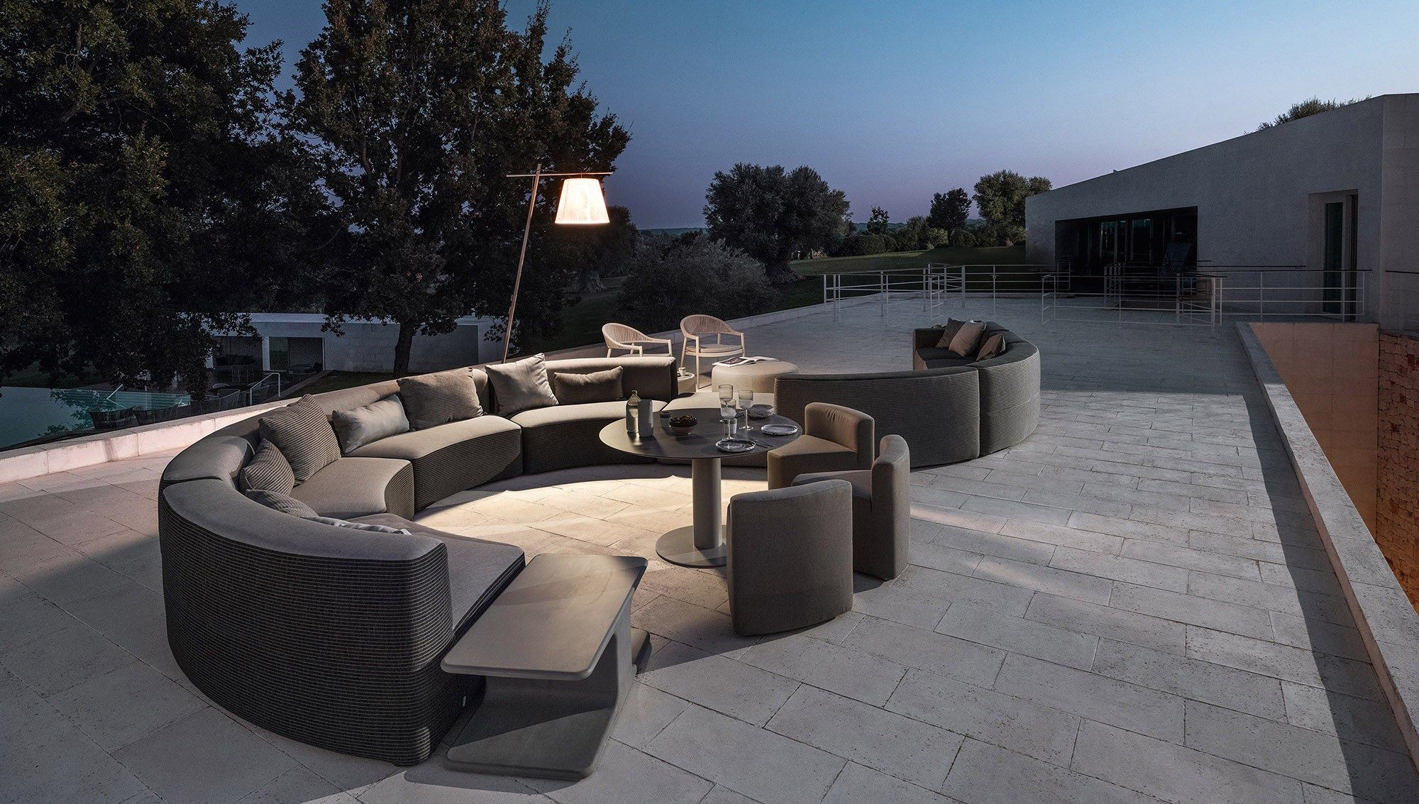 Бетонный прямоугольный садовый столик Varaschin Belt ARCH-00136927 - Вид №3