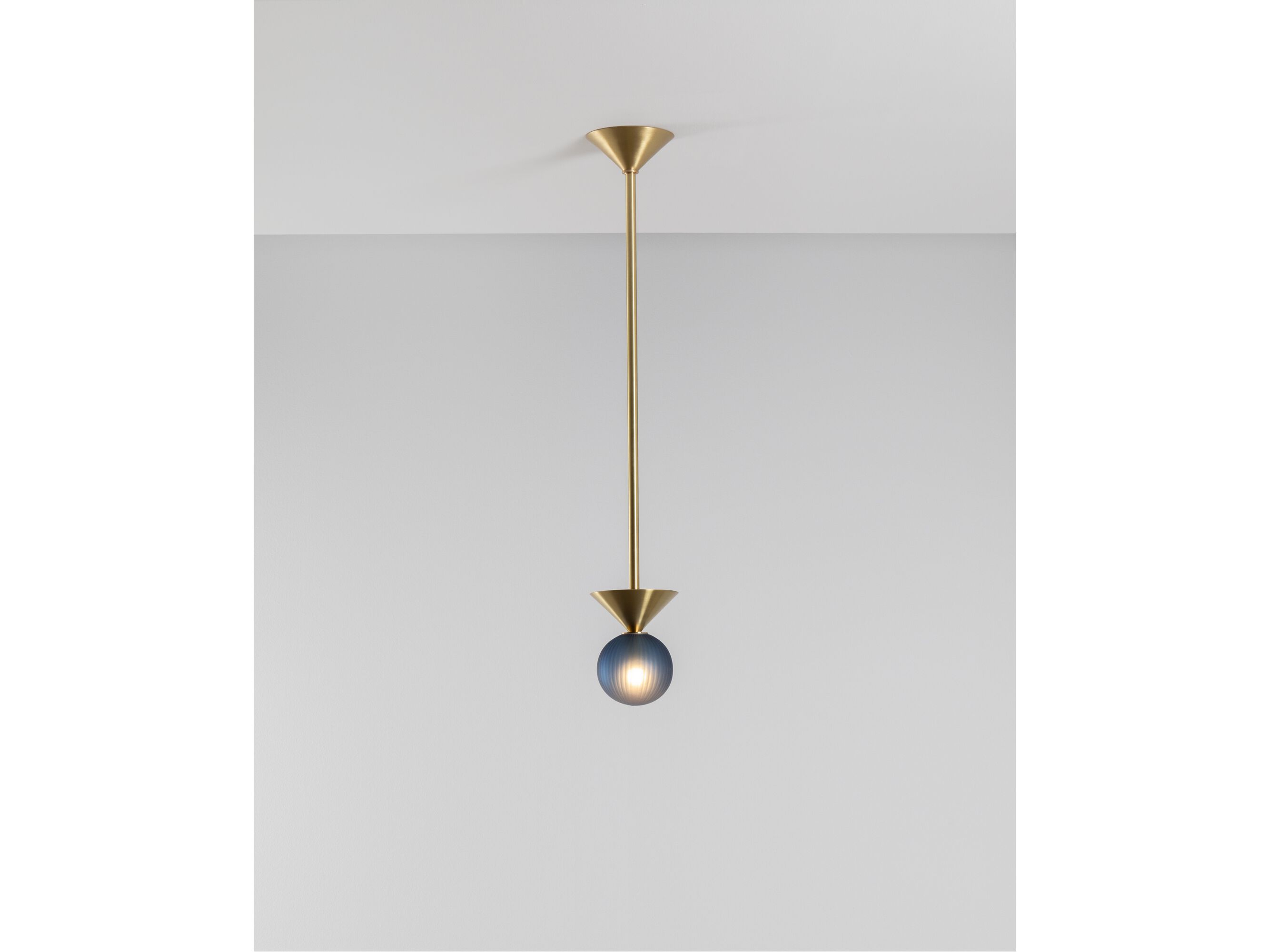 Светодиодный подвесной светильник из латуни и выдувного стекла SkLO пик ARCH-00148477 - Вид №3