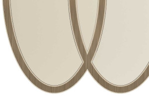 Овальное деревянное зеркало с рамой стены