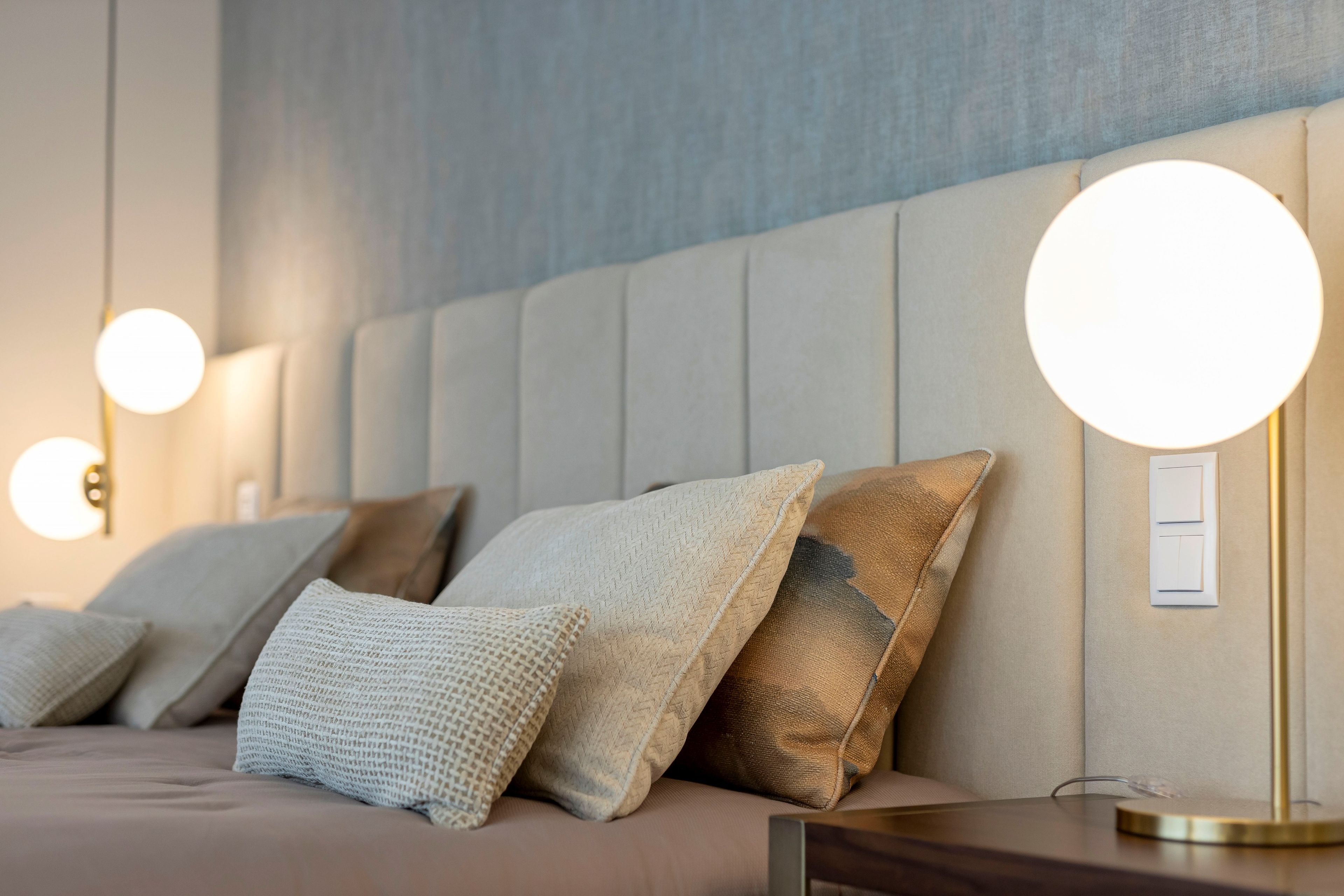 Двуспальная кровать из искусственной кожи с мягким изголовьем Stylish Club Милан ARCH-00078798 - Вид №8