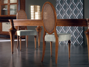 Твердый деревянный медальон стул