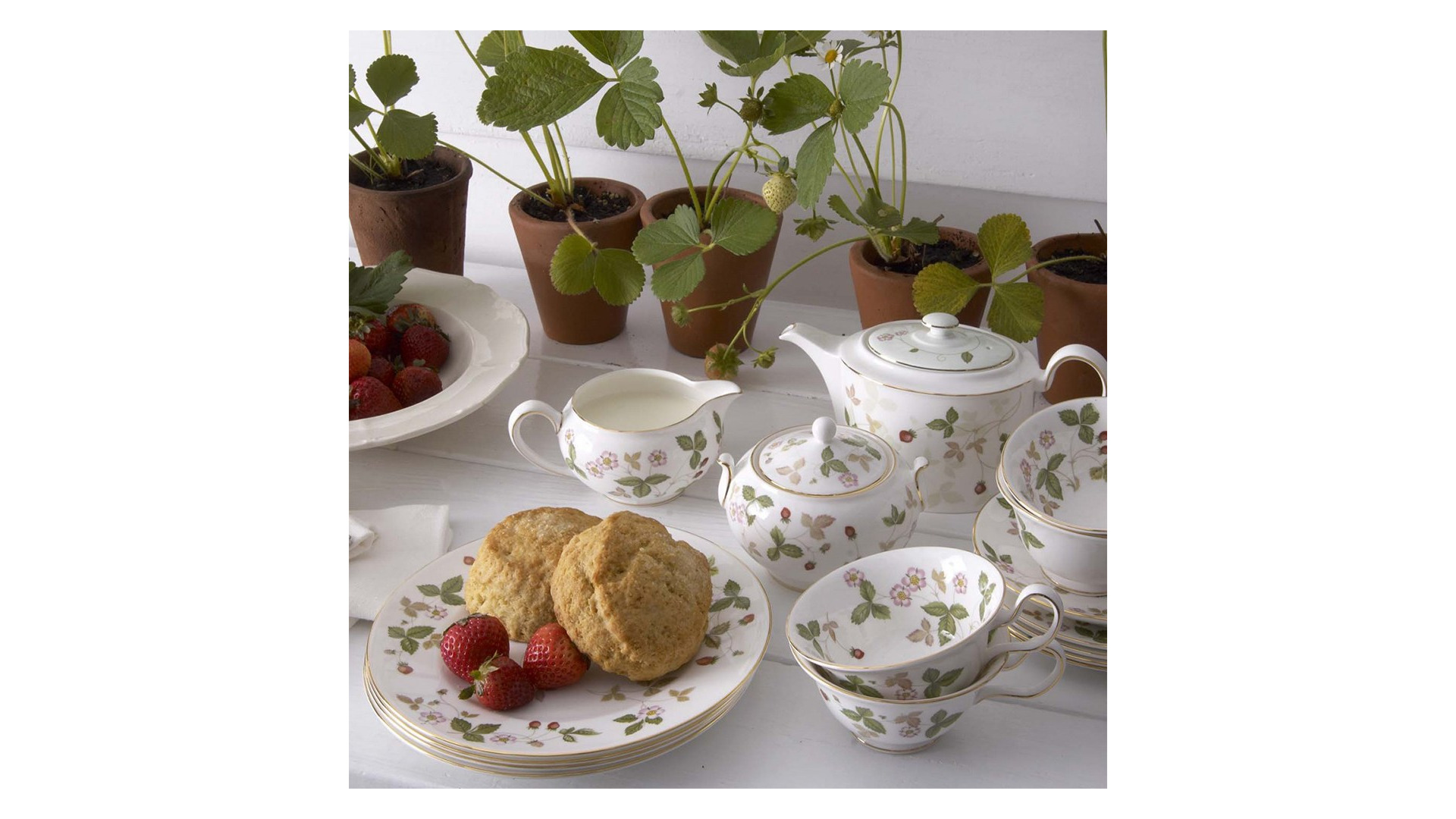 10672529 Wedgwood Сервиз чайный Wedgwood Земляника на 6 персон 21 предмет, фарфор Фарфор костяной  - Вид №6